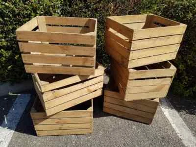 VINTAGE WOODEN APPLE CRATES - Image 1 of 4