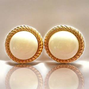 Monet Ohrclips elfenbein goldfarben gewölbt Statement Vintage signiert - Bild 1 von 9