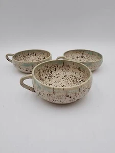 3 pezzi tazze maculate fatte a mano in ceramica artistica da studio firmate JS '19 - Foto 1 di 9