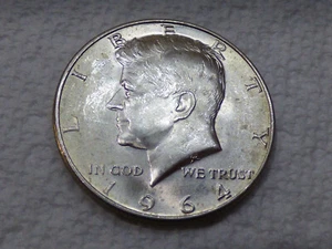1964 D Kennedy Half Dollar 90% Silver, Brilluant almost uncirculated - Picture 1 of 3
