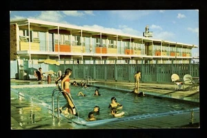 Motel Hotel Postcard Canada Alberta Calgary TraveLodge pool swimmers balcony - Picture 1 of 2