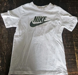 The Nike Tee T Shirt Boys Medium White Camouflage Swoosh - Picture 1 of 3