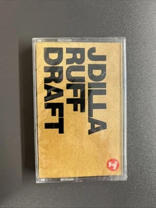 J Dilla “Ruff Draft” Sealed EP Cassette Reissue Stones Throw Records 2007 NEW - Foto 1 di 2