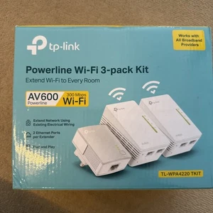 TP-LINK TL-WPA4220T KIT AV600 Powerline WLAN Adapter Starter Kit Range Extender - Bild 1 von 3