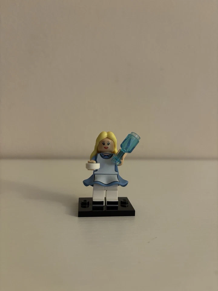 Disney Lego Minifigures: Series 1 Alice in Wonderland - Image 1 of 1