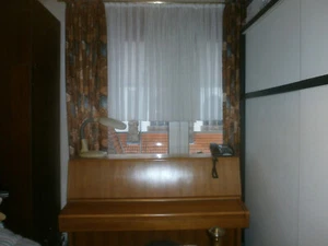 Klavier gebraucht mit Hocker - Bild 1 von 3