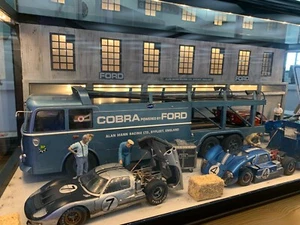 Classic Ford Garage/ Workshop Diorama with Lights [1:18 scale] - Photo 1 sur 8