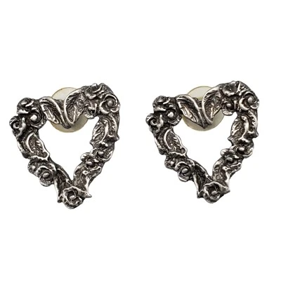 Pendientes Corazón Peltre Floral Post Tono Plateado  Foto 1 de 4