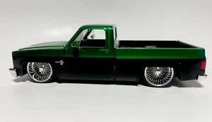 JADA 1/24 1985 CHEVY SILVERADO C-10 PICKUP (Verde/Nero) #002 - Foto 1 di 8