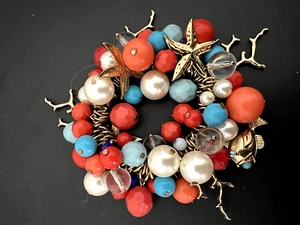 Pulsera elástica gruesa con cuentas de acrílico brillante tono dorado metal tema marino - Imagen 1 de 3
