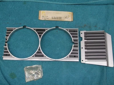 1969 Chevy Impala Left headlight plastic grill and trim nos  3958645 Foto 1 de 4