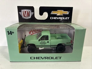 M2 Machines 1993 Chevrolet Silverado 1500 4x4 1:64 Diecast - Bild 1 von 3