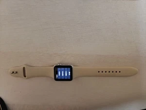 Apple Watch Series 3 Good Condition 38mm - Photo 1 sur 3