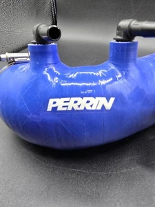 Manguera Perrin 02-07 Subaru wrx / 04-21 STi Blue Turbo Inlet 2.4" - PSP-INT-401 - Imagen 1 de 7