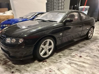 Autoart 1/18 Scale Diecast 73488 - Holden V2 Monaro - Black - Image 1 of 4