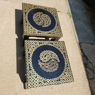 JUEGO.  de 2 mesas auxiliares asiáticas negras con monedas lacadas en la parte superior/raras/de colección Foto 1 de 4