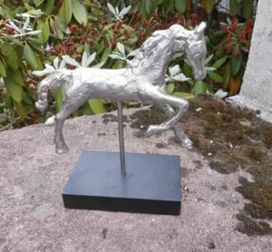 Laufendes Pferd Pferdestatue Skulptur Dekoobjekt Pferdefigur Alu massiv - Bild 1 von 1