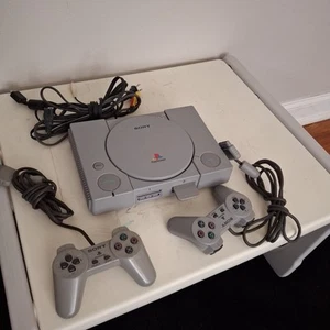 Sony PlayStation 1 PS1 Gray Console SCPH-5501 Bundle w/ Two Controllers - TESTED - Picture 1 of 11