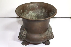 ANTIK / VINTAGE Peerage Messing Übertopf mit drei Löwenfüßen - Bild 1 von 6