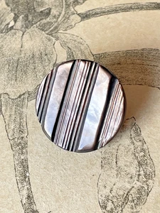 Grand bouton ancien en nacre ciselée mother of pearl French button 1900 2,2cm - Imagen 1 de 2