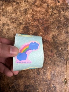 Vintage 1984 Sanrio Regenbogen Sticker Rolle GEBRAUCHT Iridescent Pride RAR Pastellfarben - Bild 1 von 3