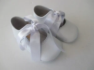 De Osu Infant Crib Shoes - DO-154 White Ribbon Lace Pram Shoes  (Size US 1 & 2) - Picture 1 of 7