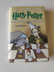 J. K. Rowling - Harry Potter e la pietra filosofale -  Motto in Latino  - Foto 1 di 10