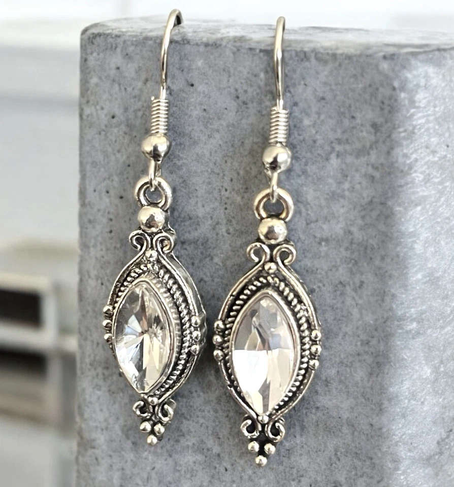 Restverkauf! Wunderschöne Vintage Edelstahl Ohrringe mit funkelnden Glassteinen  - Bild 1 von 4