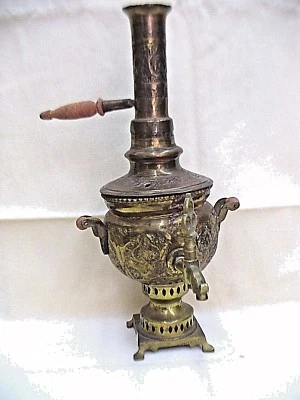 SAMOVAR DE LATÓN VINTAGE ORIENTE MEDIO HECHO A MANO CON DISEÑOS FLORALES ALREDEDOR DE LOS AÑOS 40 Foto 1 de 4