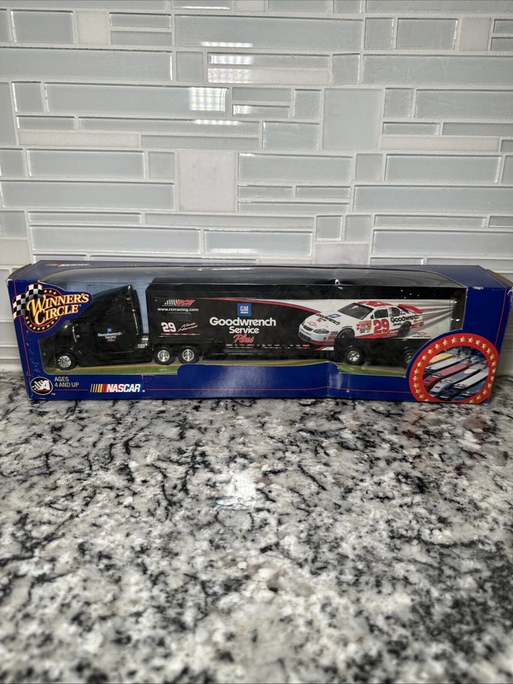 Kevin Harvick GM Goodwrench Service Plus 1:64 Trailer Rig #29 Kevin Harvick - Image 1 of 4