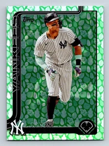 #300 Aaron Judge 2025 Topps HOLIDAY FOIL ~ Yankees - Picture 1 of 2