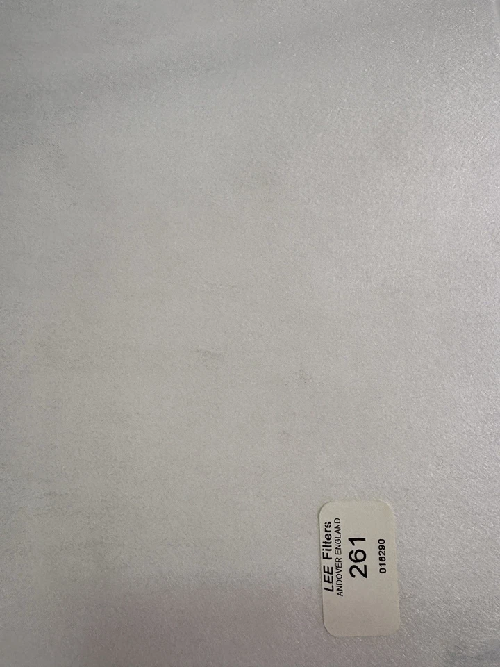 Hoja de gel de iluminación de difusión hilada completa Lee Filters 261 Foto 1 de 1