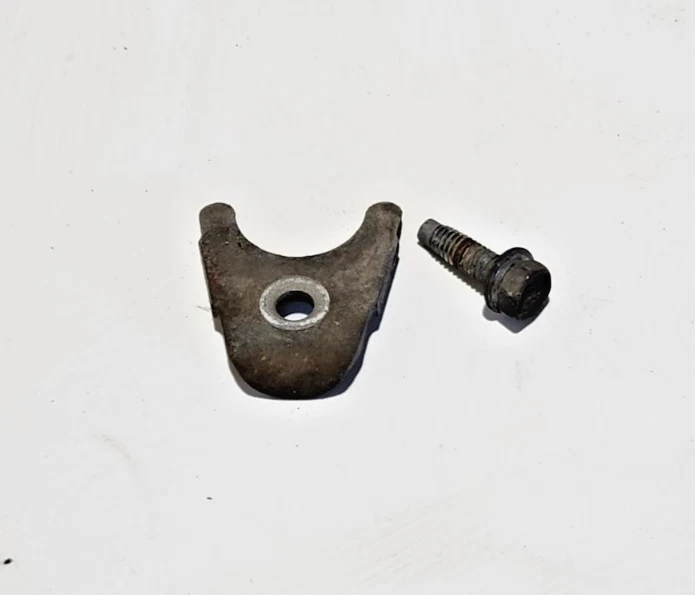 Abrazadera de sujeción distribuidor Jeep Wrangler TJ XJ YJ 87-06 2,5 4,0 retenedor Foto 1 de 1