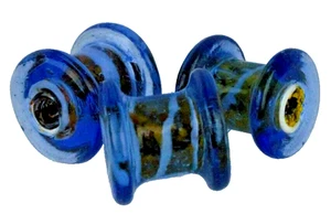 Único juego de 3 cuentas de vidrio en forma de carrete de 18 mm hechas a mano azules con forro de corcho nuevas - Imagen 1 de 6