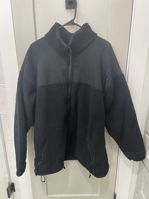 Jaqueta de lã PolarTec clima frio preta grande - Imagem 1 de 4