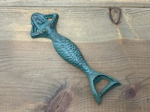 "Abridor de botellas en forma de sirena metal verde mar 6"" manos detrás de la cabeza" - Imagen 1 de 12
