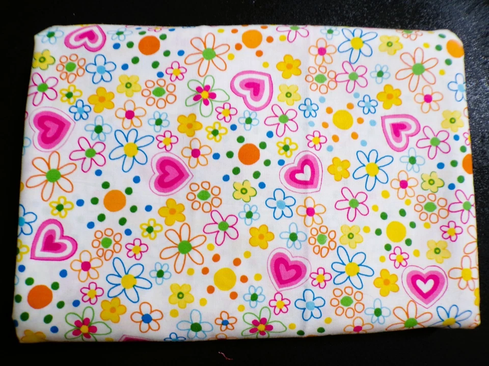 Caleidoscopio Northcott Kitty Color Primavera Brillante Flores Corazones Lunares POR YARDA Foto 1 de 1