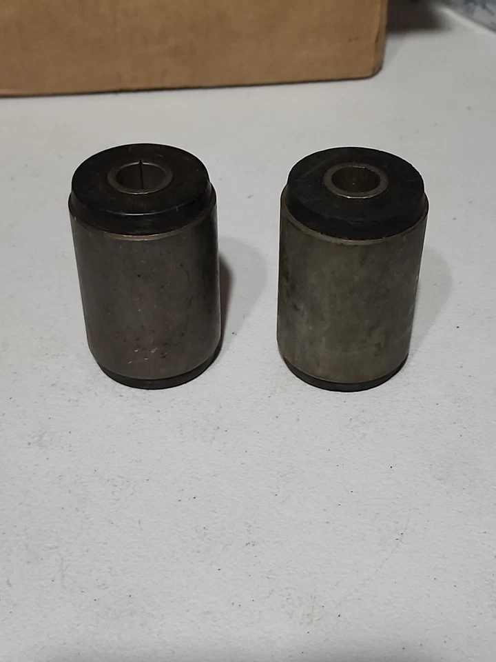 1960 - 74 NOS MOPAR 1948869 后弹簧前衬套 2 英寸 × 3 英寸原始设备制造商 克莱斯勒 PLY X2 — 第 1/4 张图片