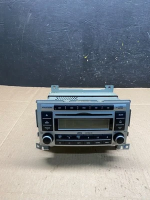 2007 to 2009 Hyundai Santa Fe AM/FM Radio CD Player Oem R5944 DG - Image 1 of 4