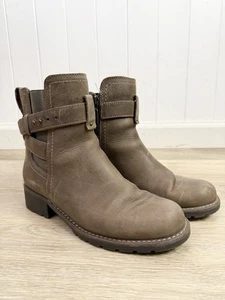 Clarks Ankle Boots Taupe Leather Zip Buckle Heeled Booties Size 7.5 - Classic - Picture 1 of 12