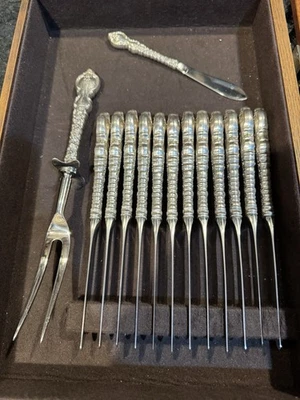 Cubiertos de plata de ley Du Barry de International 14 piezas sin monogramas Foto 1 de 4