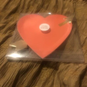 Meri Meri Heart Arrow Plates Set 8 Luncheon Party Event Birthday Shower  - Picture 1 of 2