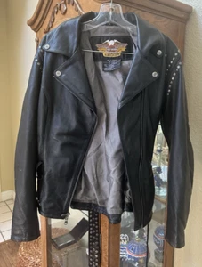 Harley Davidson schwarze Lederjacke mit Gürtel und Nieten Damen Large CA03402 - Bild 1 von 5