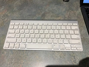  Apple Wireless Bluetooth Keyboard A1314 Mac Metal Working - Picture 1 of 5