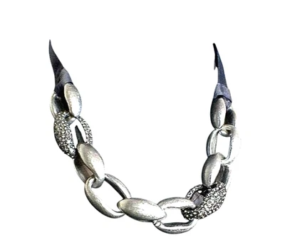 Collar de eslabones vintage LOFT cepillado tono plata con detalles de cristal y corbata de cinta Foto 1 de 4