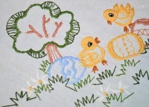 EASTER DUO OF CHICKS WITH SPRING TREE! VINTAGE GERMAN TABLECLOTH WITH CUTWORK - Bild 1 von 12