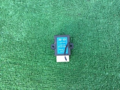 Hyundai Elantra Front Seat Warmer Control Module RH or LH L0271674 2011-2016 OEM - Image 1 of 3