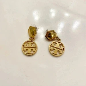 Tory Burch Logo Drop Earrings Gold Small Version - Picture 1 of 4