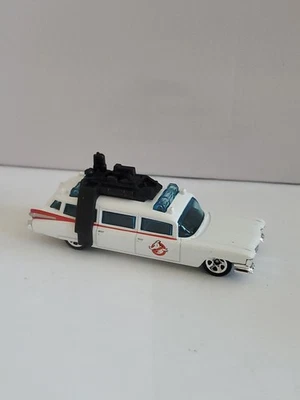 Hot Wheels 2010 Novos Modelos Ghostbusters Ecto-1 em Branco com 5 Raios - Imagem 1 de 4