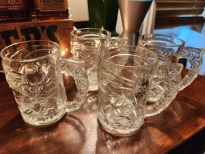 1995 Batman Forever McDonald's 4 Glass Embossed Mugs Of Batman Val Kilmer - Picture 1 of 3
